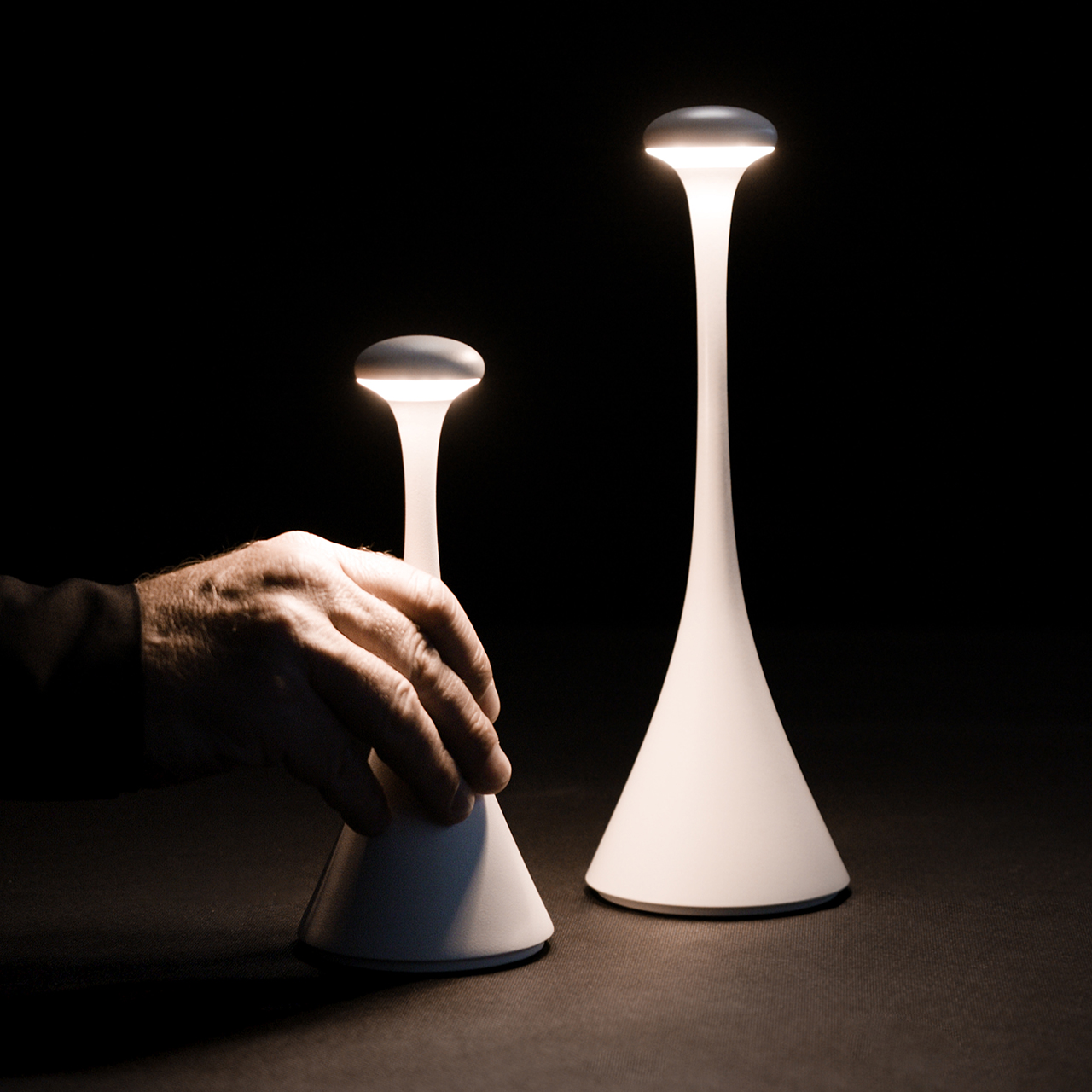 Akku-Tischleuchte Nudrop mini 217mm dünenbeige 1,8W Flex-Mood 2200K/2700K IP54 133lm Ra85 dim